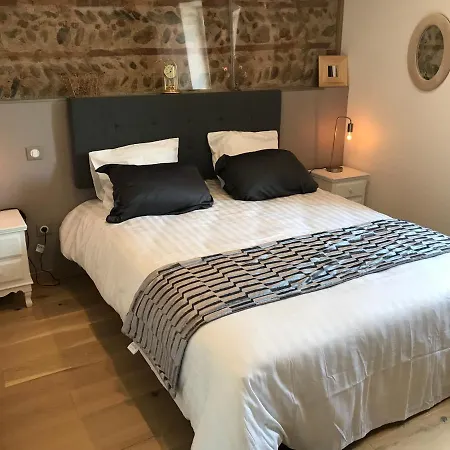 Gite De Lucat Bed & Breakfast