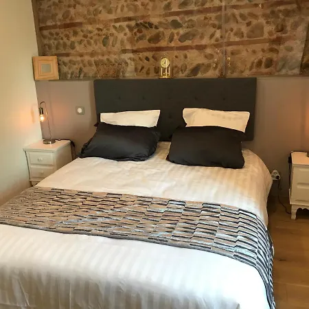Gite De Lucat Bed & Breakfast *